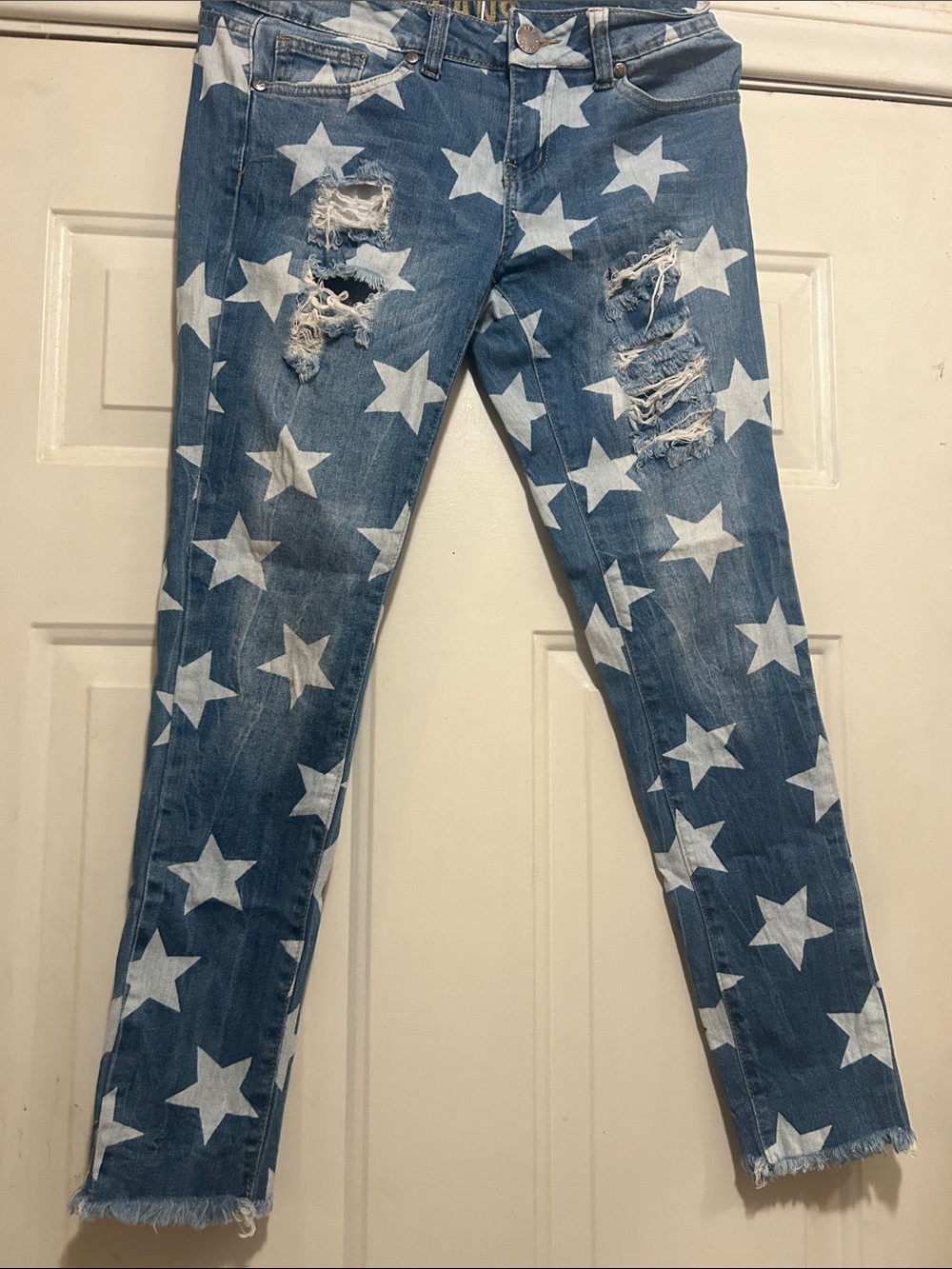 VIP Blue Star Print Distressed Women's Jeans 6/8 ⭐️